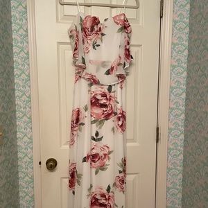 White floor-length sleeve-less dress